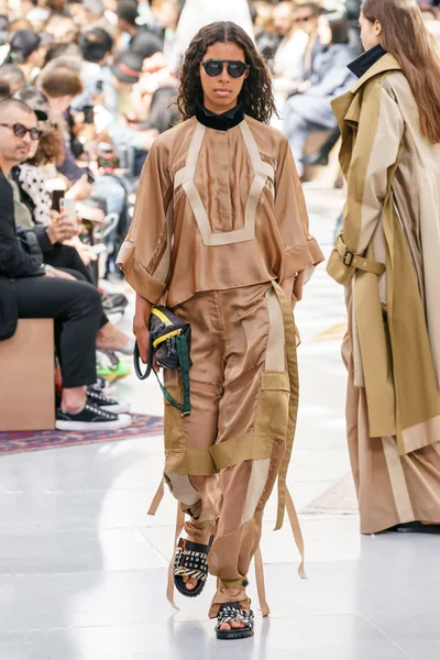Look 14